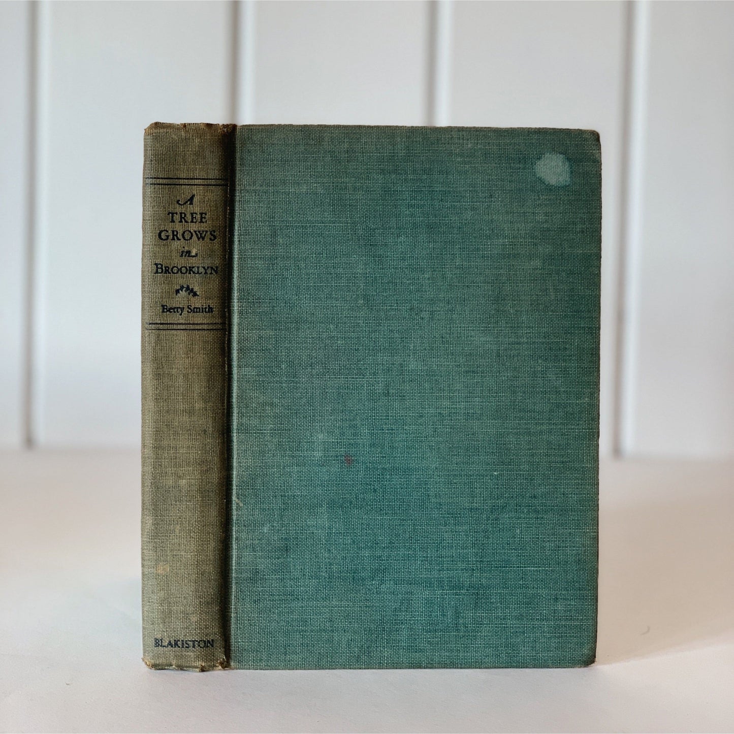 A Tree Grows in Brooklyn, Betty Smith, 1943 Vintage Hardcover