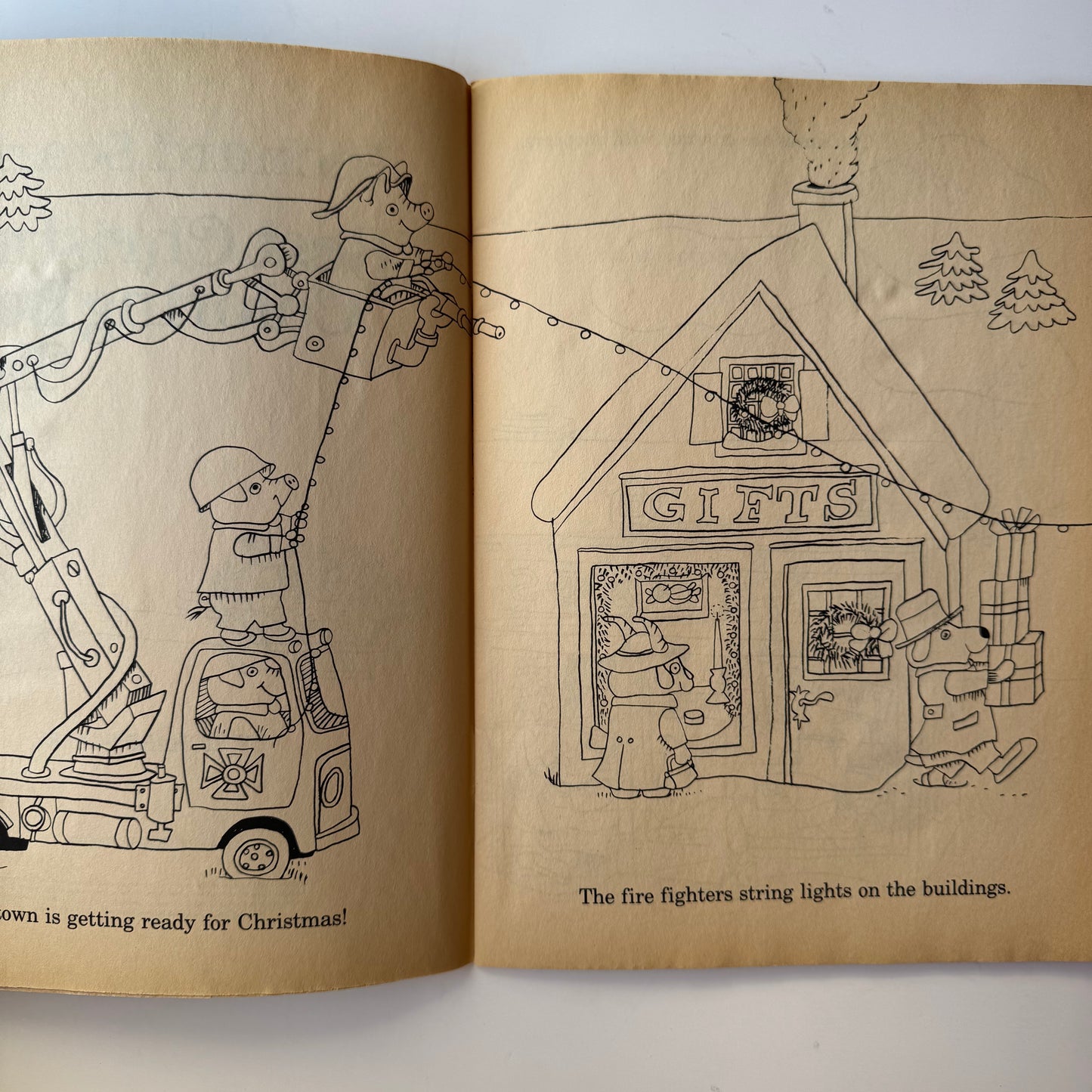 Richard Scarry's Best Christmas Coloring Book Ever, 1985 Softcover Unused