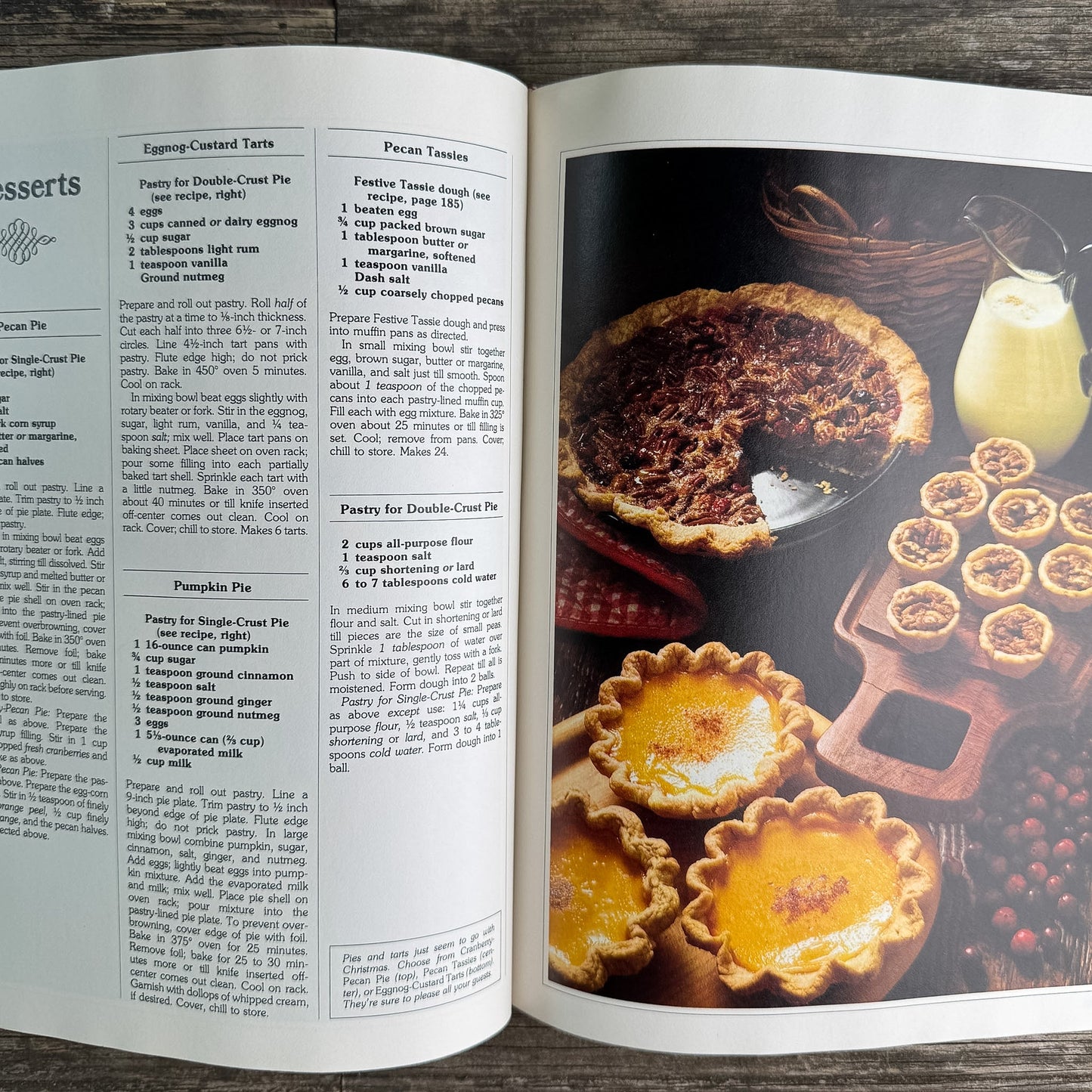 Better Homes and Gardens Treasury of Christmas Crafts and Foods, 1980 - Pretty Old Books