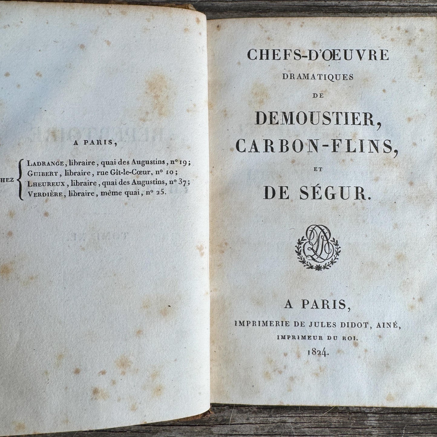 Antique Honey Gold French Theater Book Collection, 1824, Répertoire du Théâtre Français, Leather & Marbled Boards, 32 Volumes