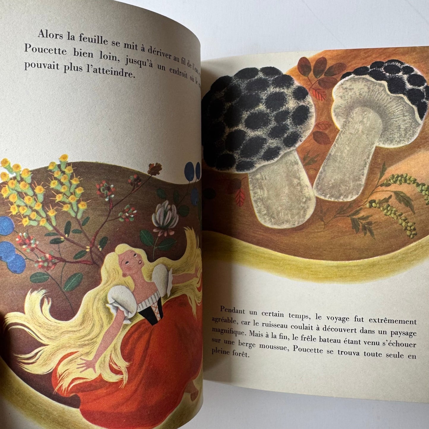 Poucette, Conte D'Andersen, A Little Golden Book, 1953 French Edition - Pretty Old Books