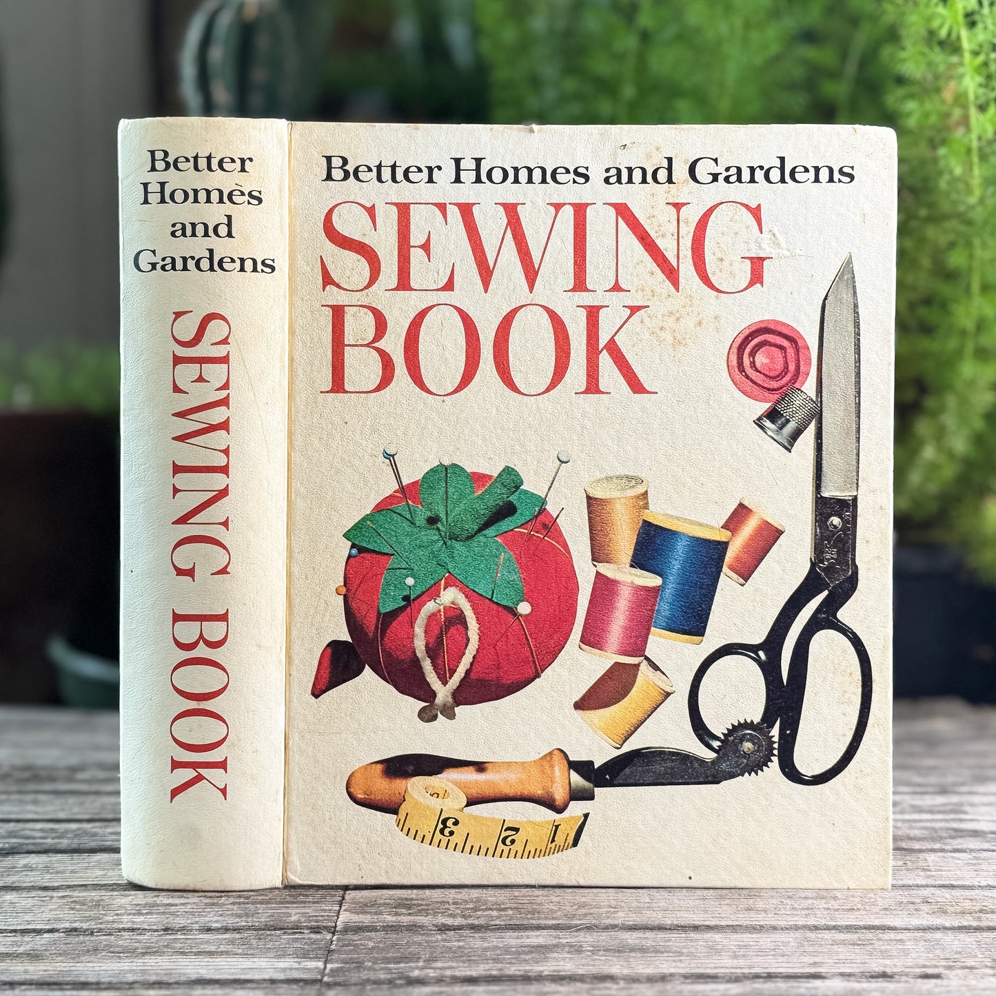The Better Homes and Gardens Sewing Book, Better Homes and Gardens, 1970 — Ring Binder Edition