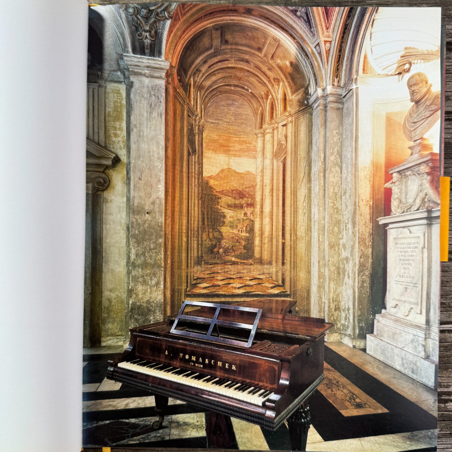 Curtains Up on Genoa: Genova Apre le Quinte, Luciano Leonotti, 1999, Tormena Editore