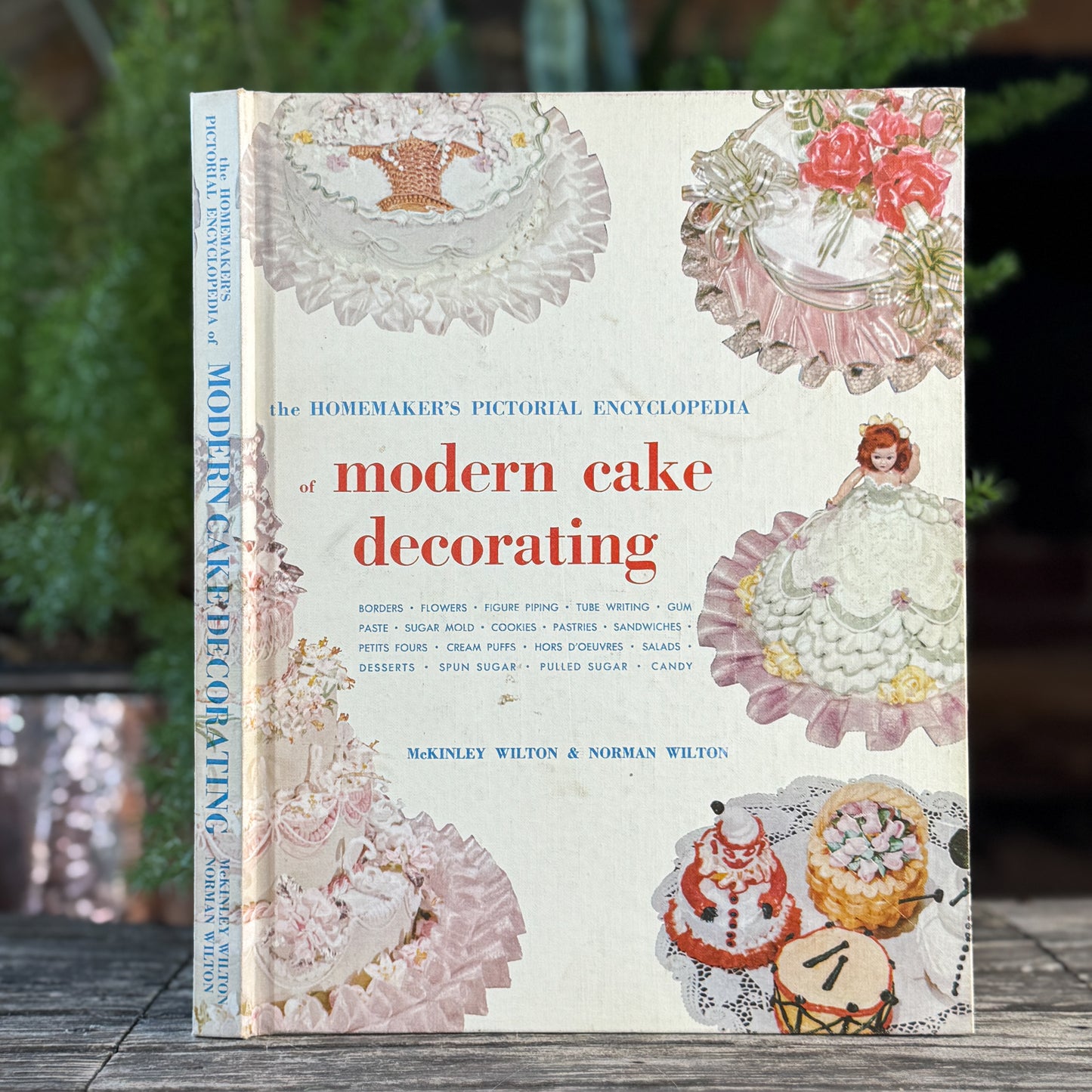 The Homemakers Pictorial Encyclopedia of Modern Cake Decorating by Wilton, 1962