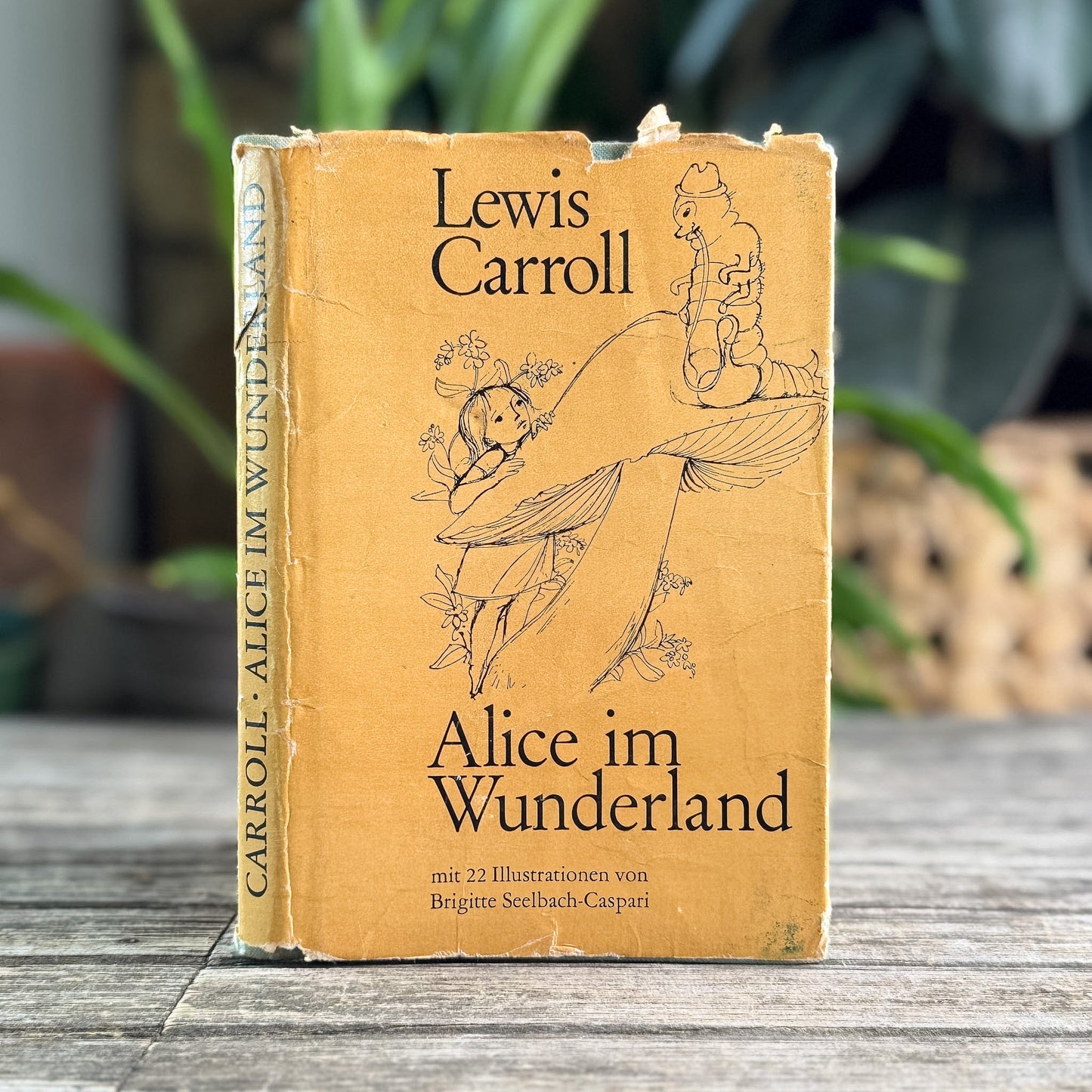 Alice im Wunderland, Lewis Carroll, German Edition, circa 1970 - Pretty Old Books