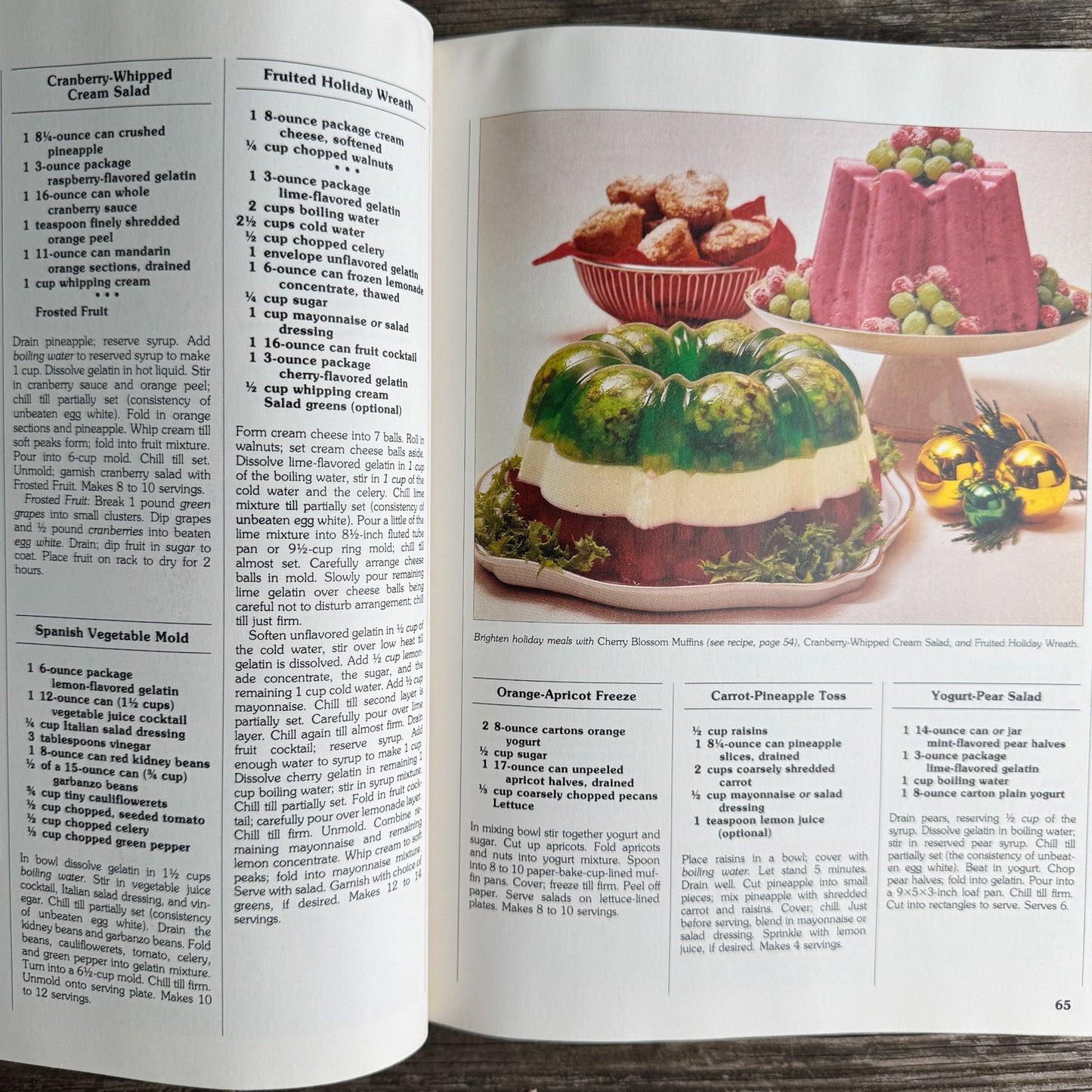Better Homes and Gardens Treasury of Christmas Crafts and Foods, 1980 - Pretty Old Books