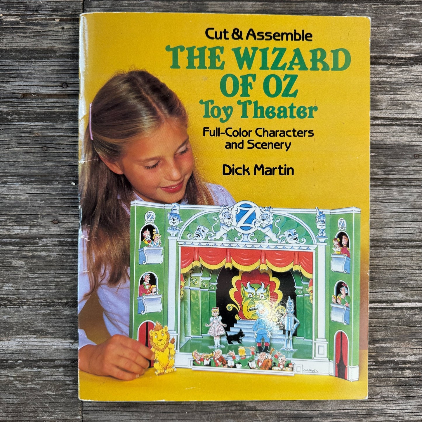 Cut & Assemble The Wizard of Oz Toy Theater: Full-Color Characters and Scenery by Dick Martin - Pretty Old Books