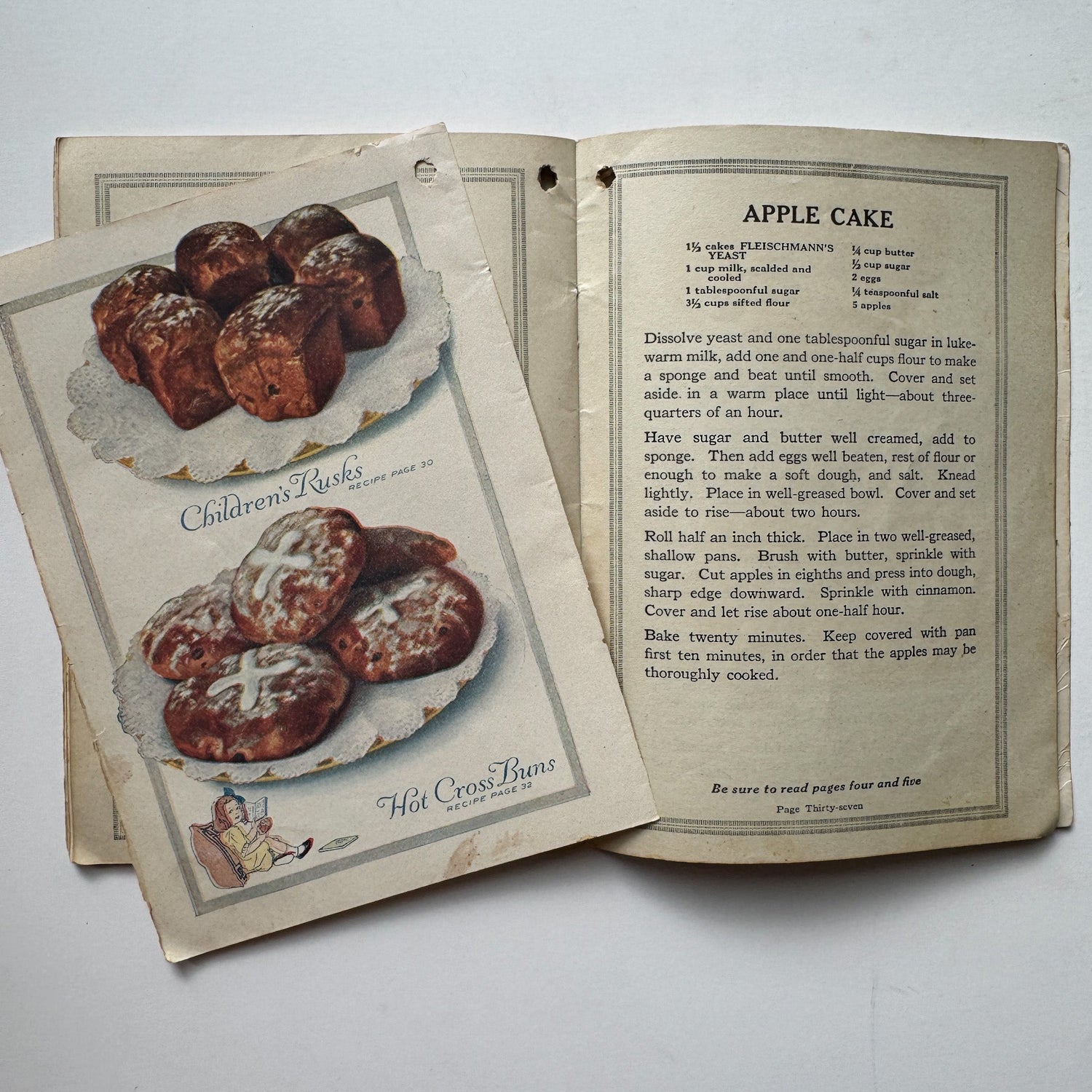 Fleischmann's Recipes for Baking Raised Breads, 1916 Cook Book - Pretty Old Books