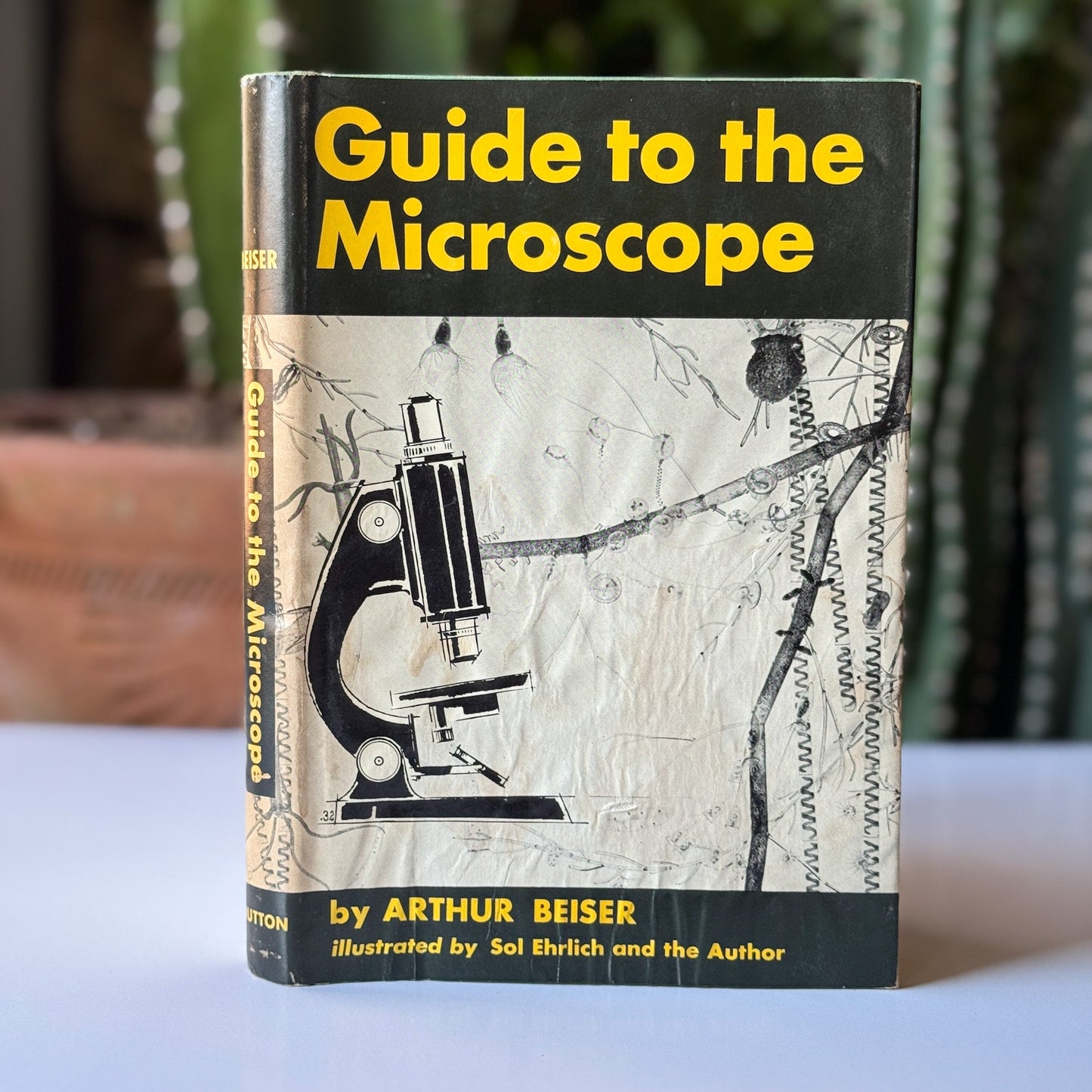 Guide to the Microscope, Arthur Beiser, 1966, Illustrated - Pretty Old Books
