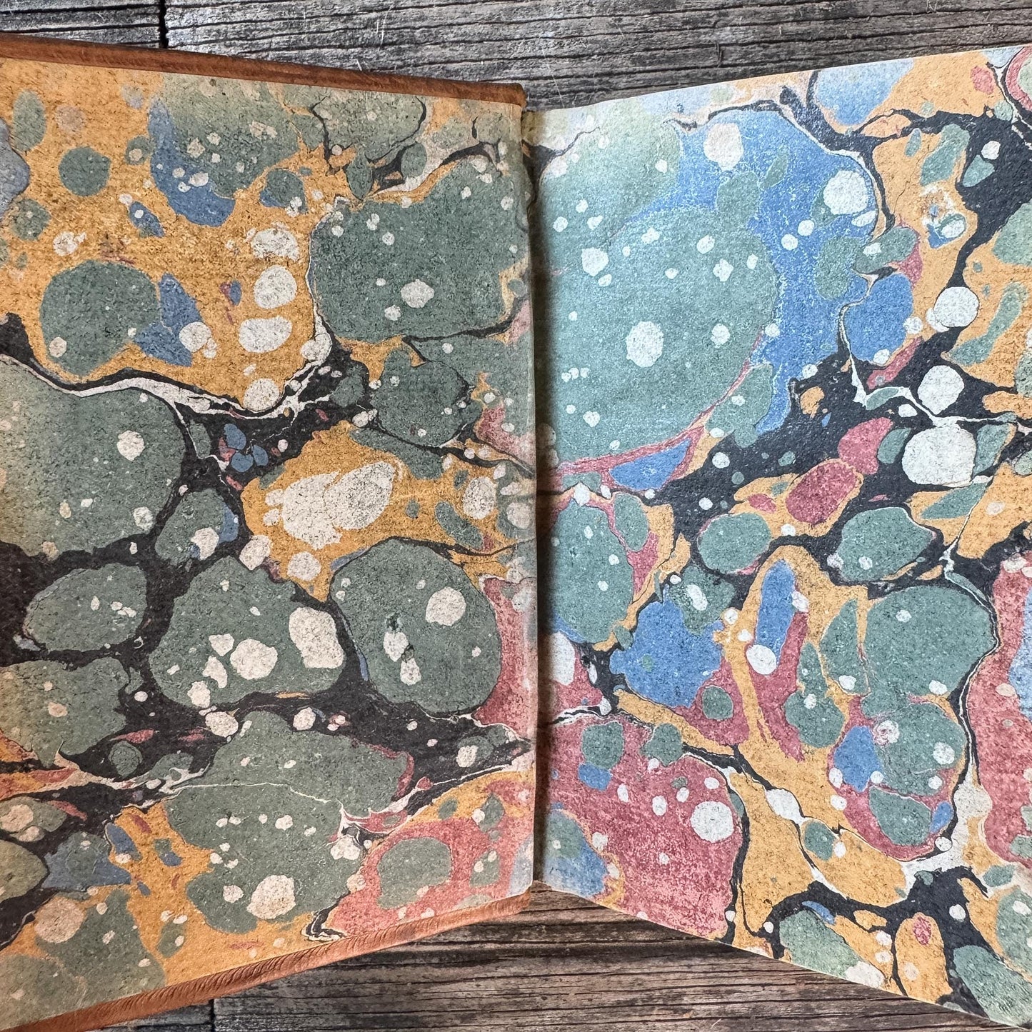 Small Gold Antique French Book Set - Jérusalem Délivrée & Bossuet, 5 Volumes
