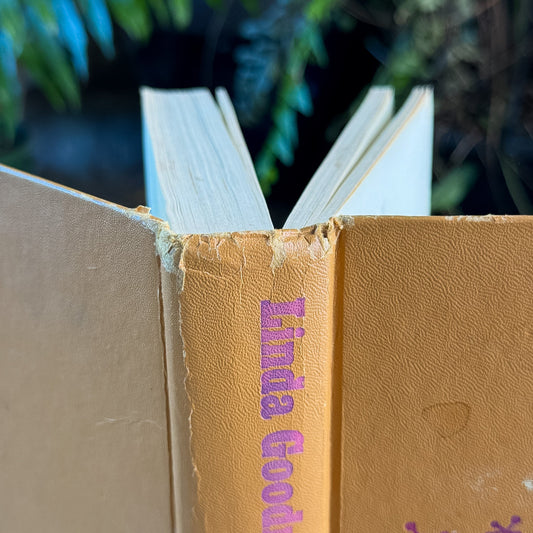 Linda Goodman's Sun Signs, Vintage Astrology, 1968 - Pretty Old Books