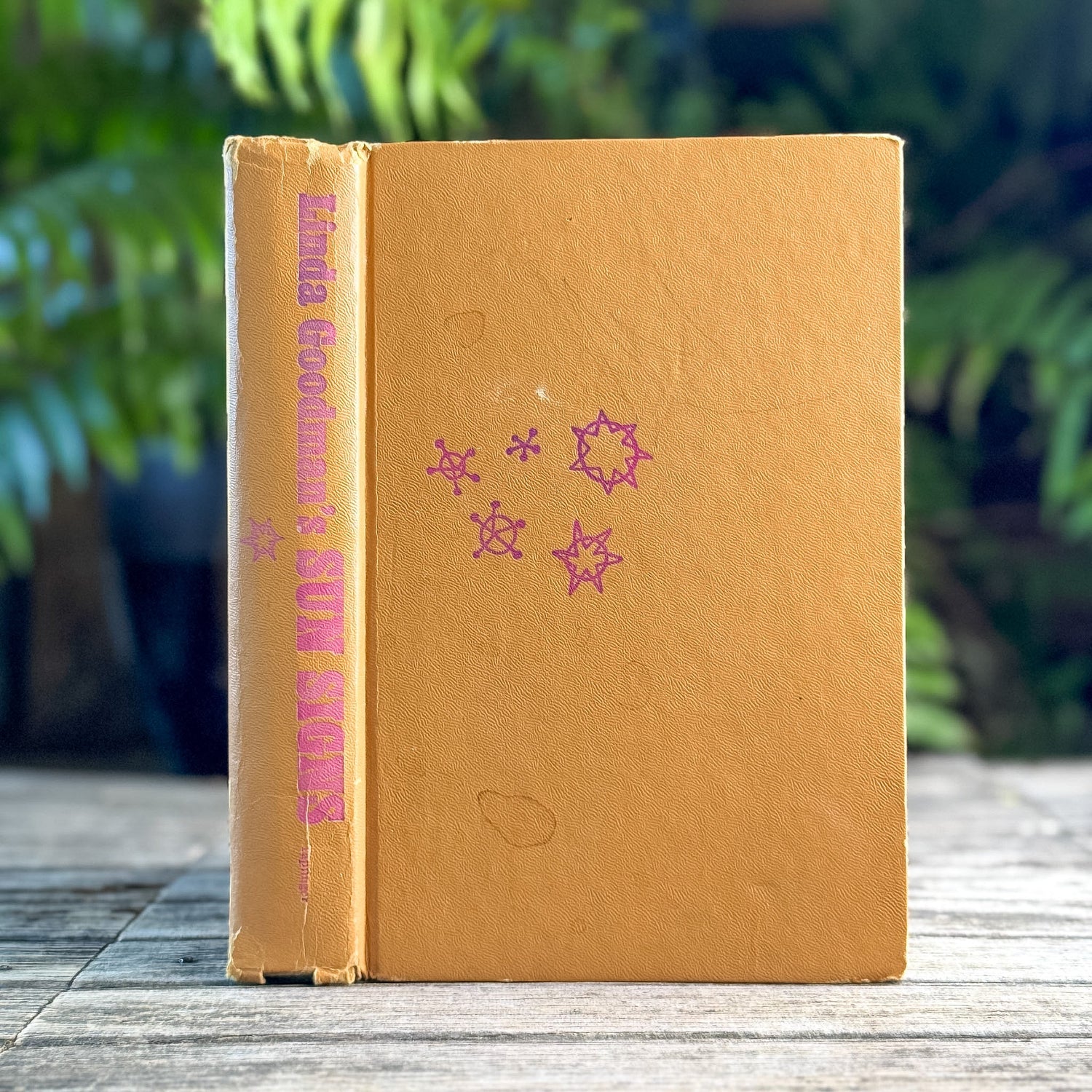 Linda Goodman's Sun Signs, Vintage Astrology, 1968 - Pretty Old Books