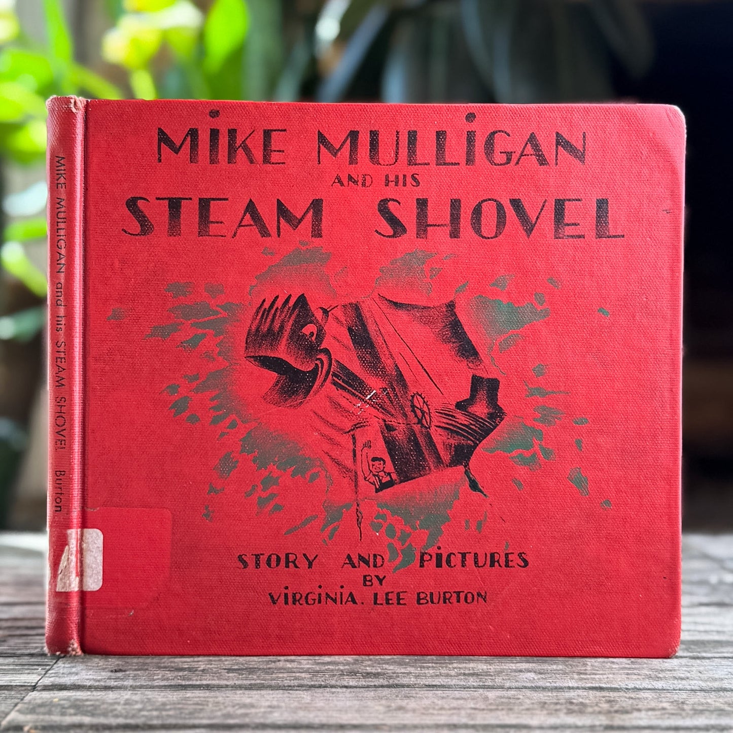Mike Mulligan and His Steam Shovel, Virginia Lee Burton, 1976 - Pretty Old Books