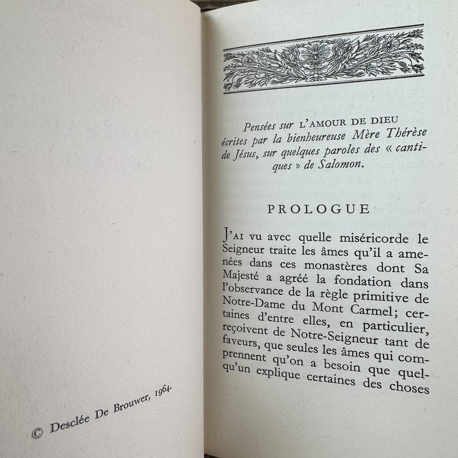 Pocket-Sized Saints Book Set in French, Sainte Thérèse, Saint Jean, Saint Francis - Pretty Old Books