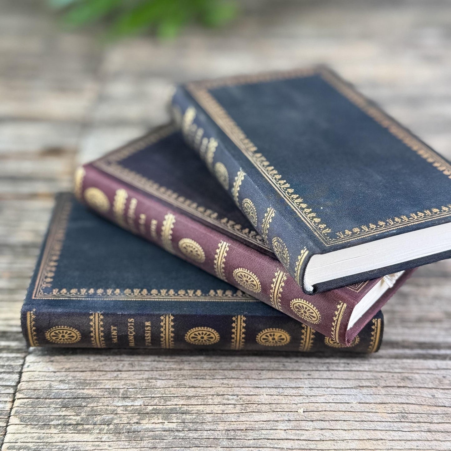 Pocket-Sized Saints Book Set in French, Sainte Thérèse, Saint Jean, Saint Francis - Pretty Old Books