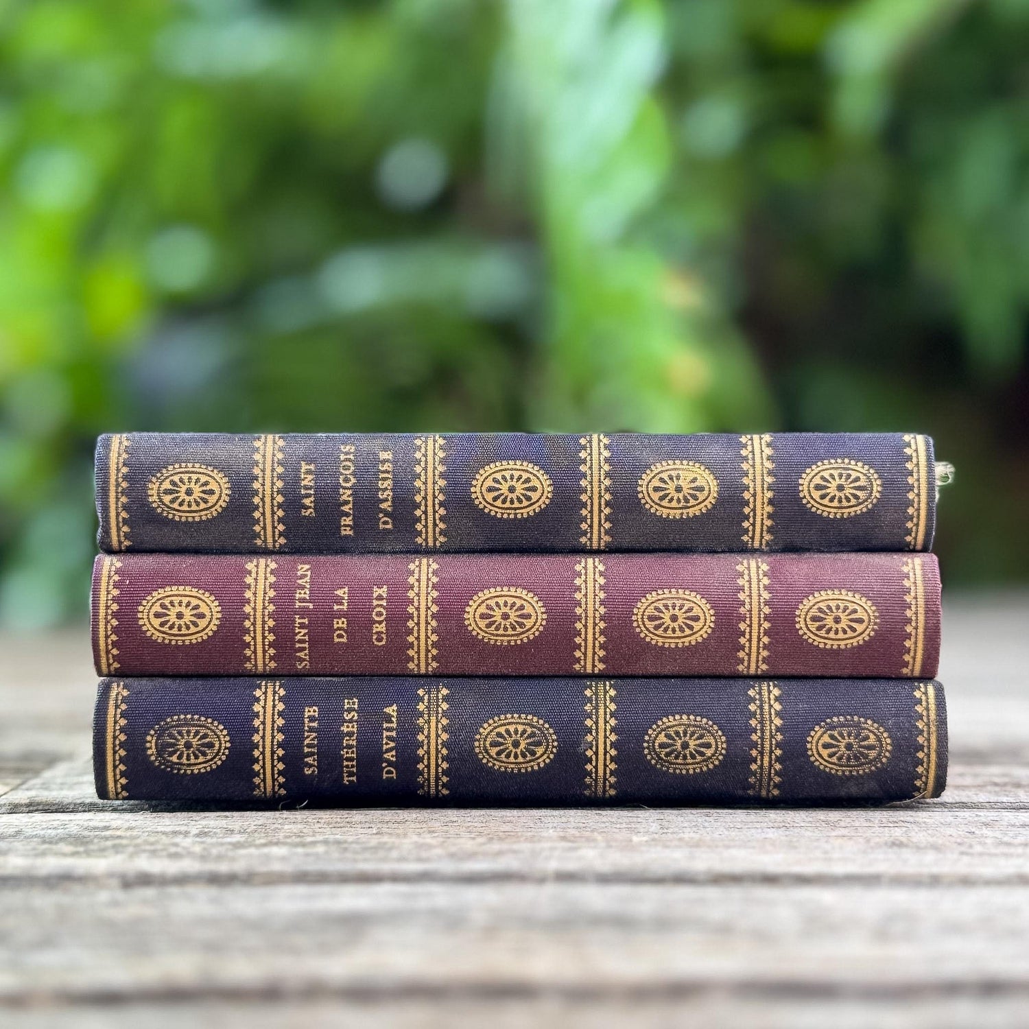 Pocket-Sized Saints Book Set in French, Sainte Thérèse, Saint Jean, Saint Francis - Pretty Old Books