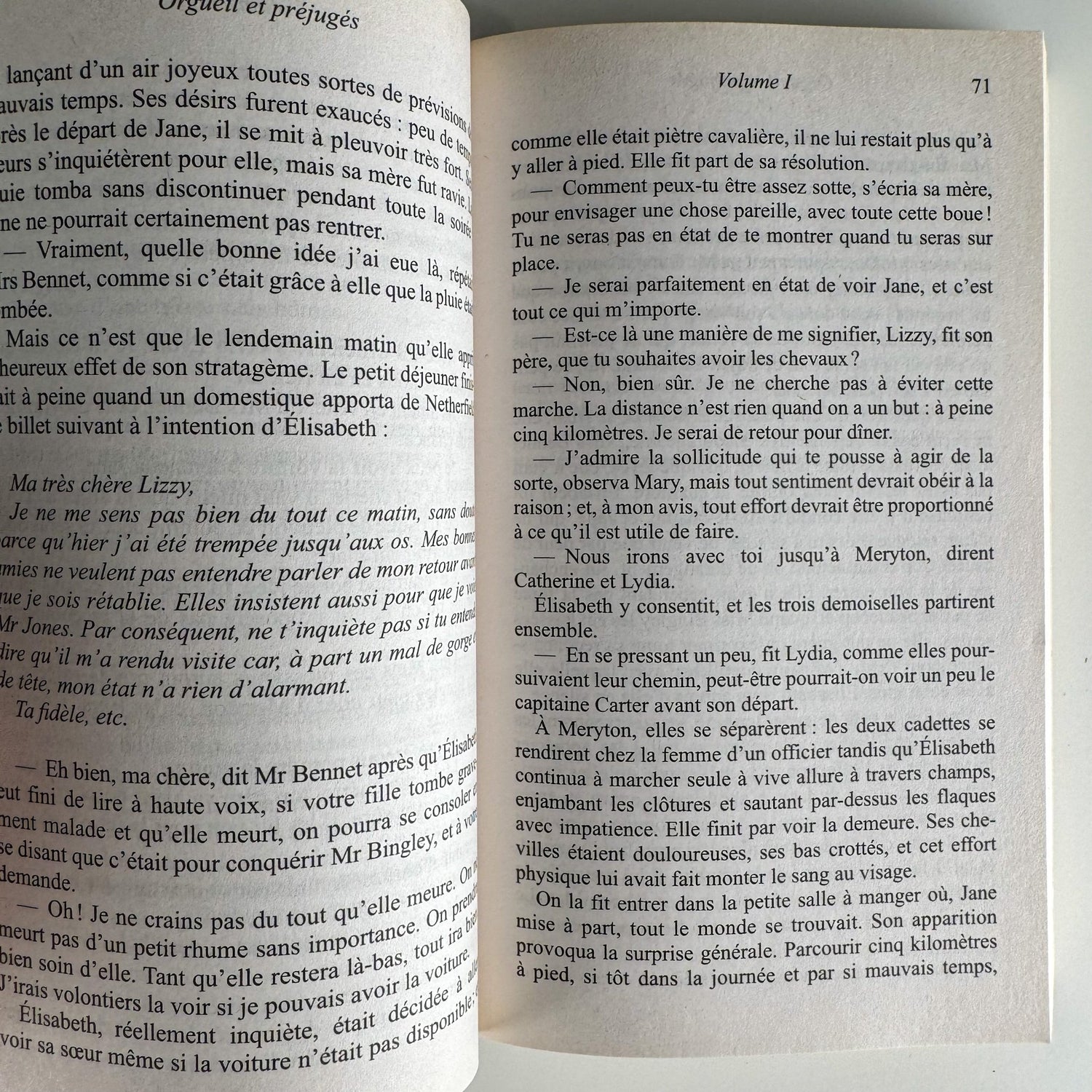 Pride and Prejudice, Jane Austen, Les Classiques de Poche, French Language Paperback 2011 - Pretty Old Books