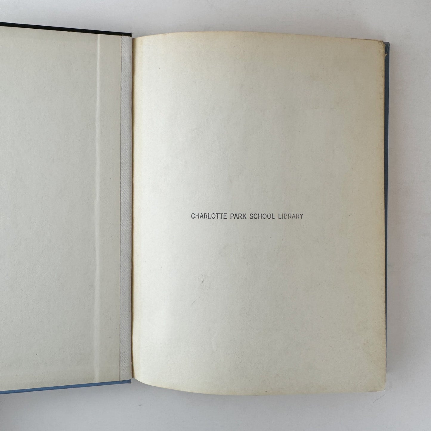 Richard Suskind: Men in Armor, The Story of Knights and Knighthood, 1968 - Pretty Old Books