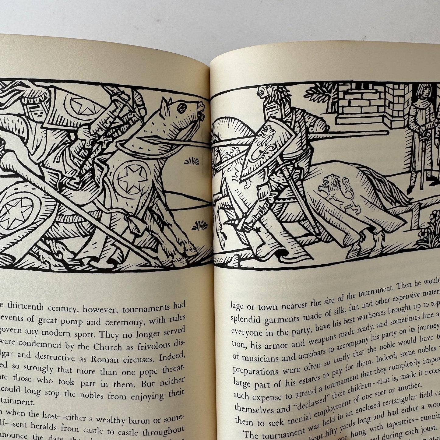 Richard Suskind: Men in Armor, The Story of Knights and Knighthood, 1968 - Pretty Old Books