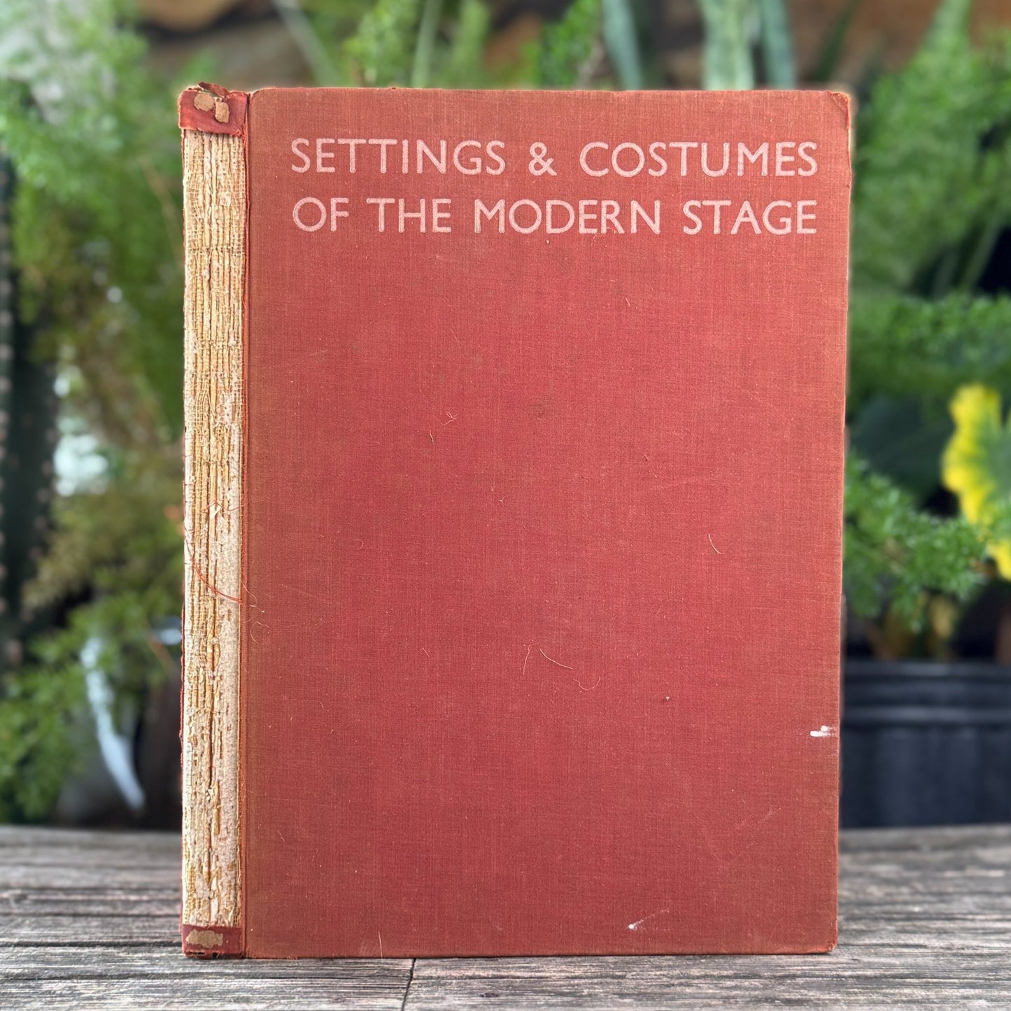 Settings & Costumes of the Modern Stage – Theodore Komisarjevsky and Lee Simonson – 1933 - Pretty Old Books