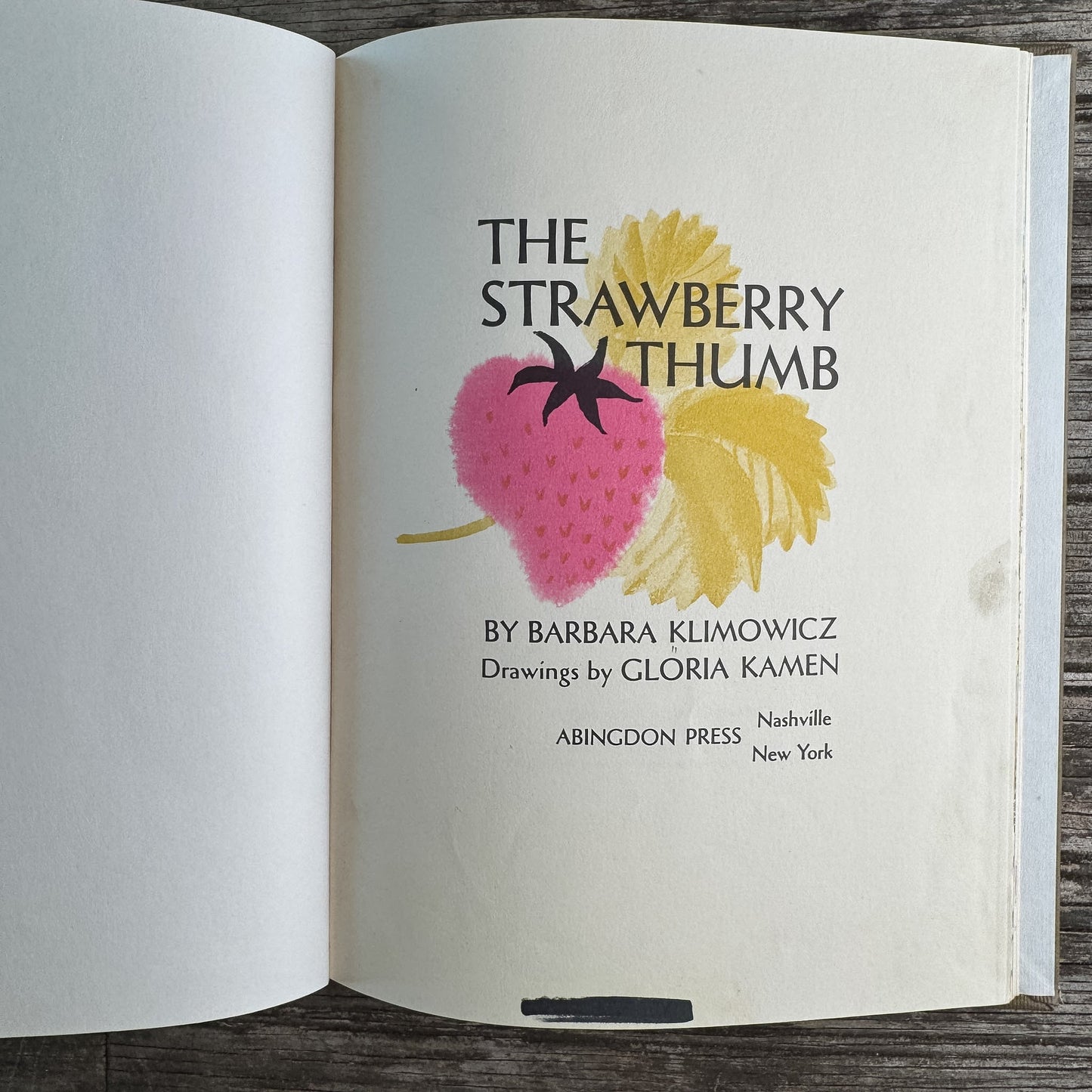 The Strawberry Thumb, Barbara Klimowicz, 1968 - Pretty Old Books