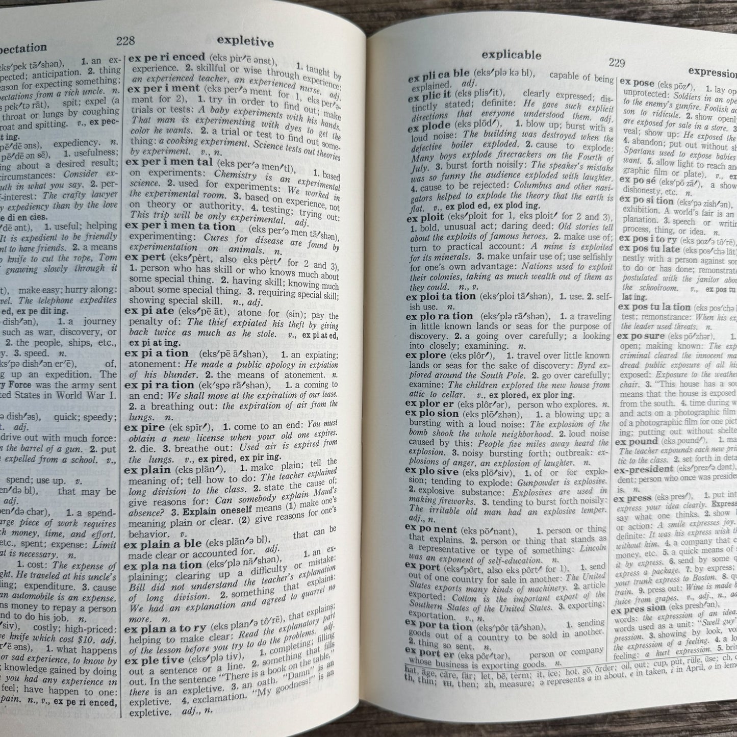 Thorndike-Barnhart Junior Dictionary, E.L. Thorndike and Clarence L. Barnhart, Seventh Edition, 1968 - Pretty Old Books