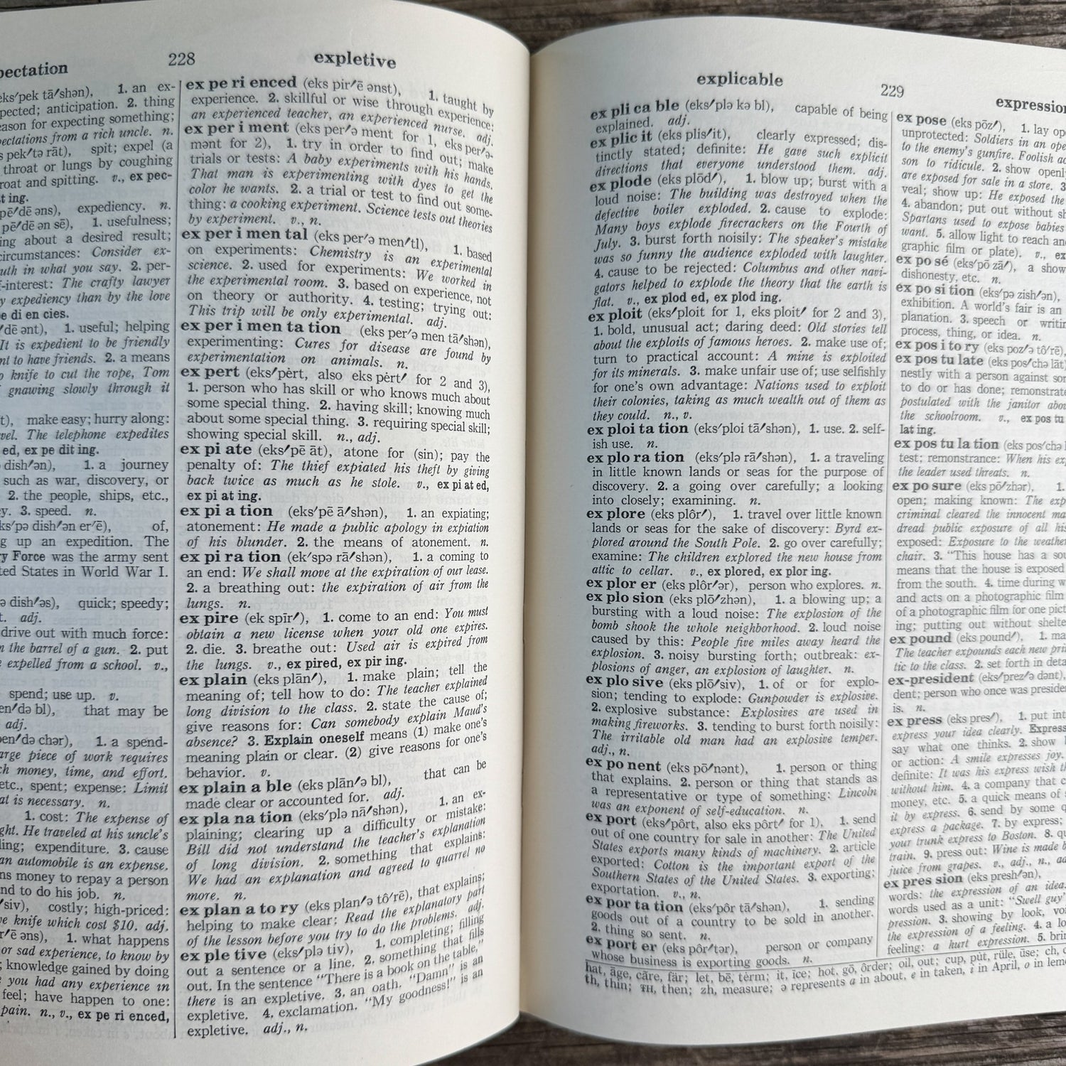 Thorndike-Barnhart Junior Dictionary, E.L. Thorndike and Clarence L. Barnhart, Seventh Edition, 1968 - Pretty Old Books