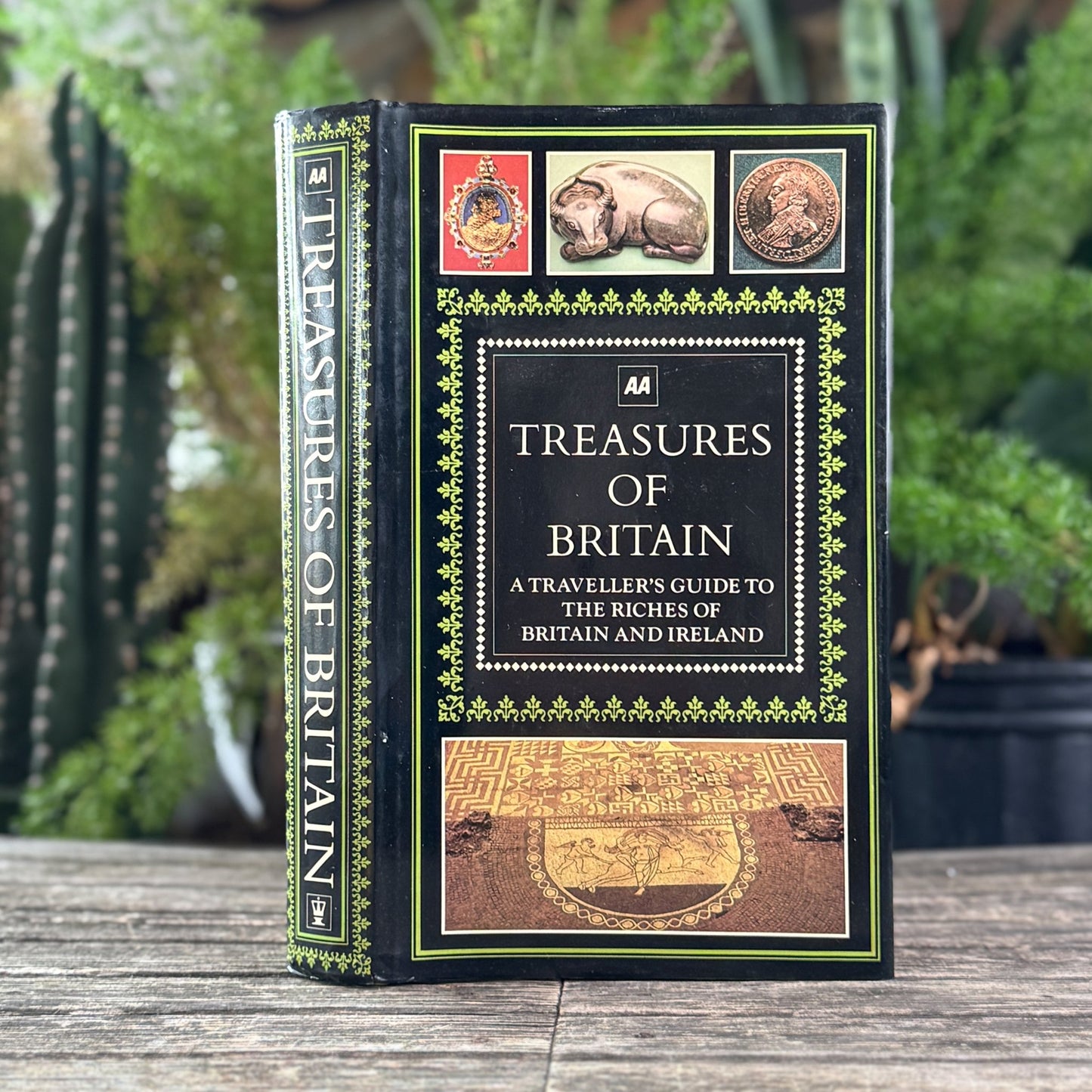 Treasures of Britain: A Traveller's Guide to the Riches of Britain and Ireland - Pretty Old Books