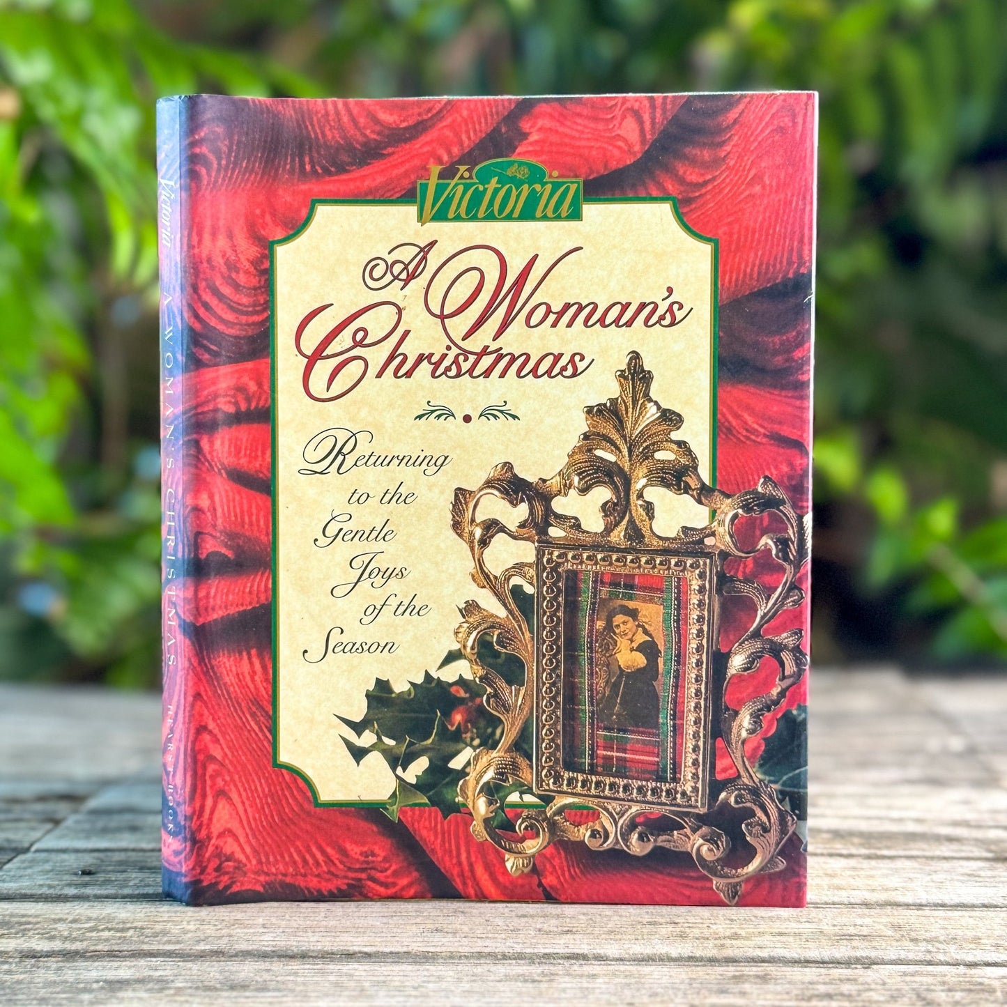 Victoria, A Woman's Christmas, Returning to the Gentle Joys of the Season, 1995, First Edition - Pretty Old Books