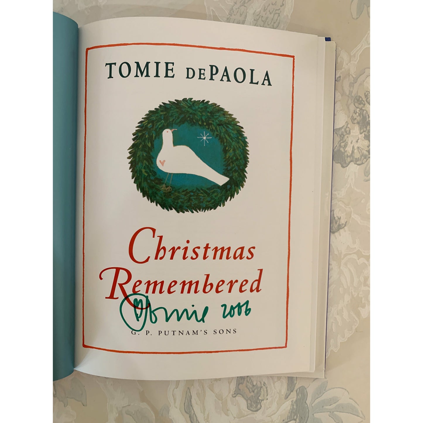 SIGNED First Edition Christmas Remembered, Tomie dePaola Holiday Memoir, 2006